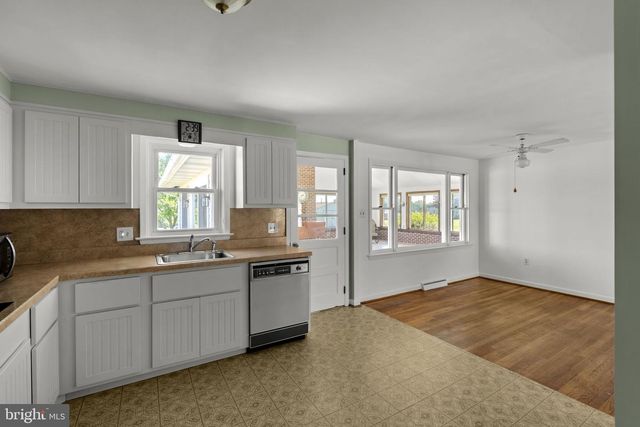 2136 HOBSON RD, Lancaster, PA 17602
