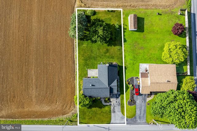 2136 HOBSON RD, Lancaster, PA 17602
