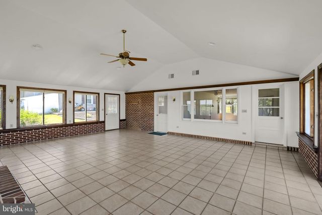 2136 HOBSON RD, Lancaster, PA 17602