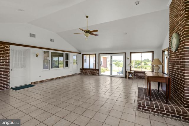2136 HOBSON RD, Lancaster, PA 17602