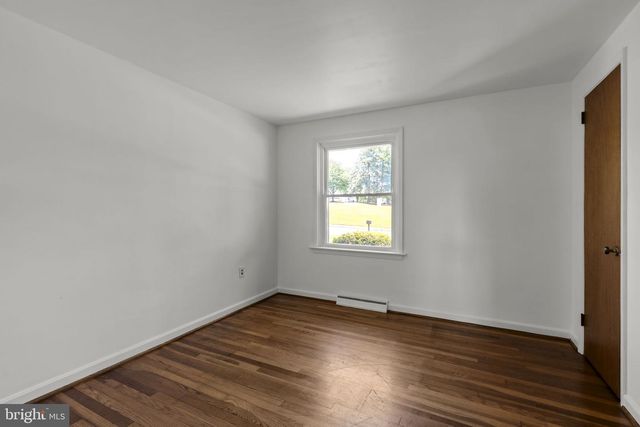 2136 HOBSON RD, Lancaster, PA 17602