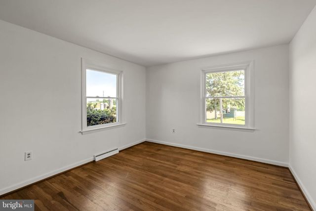 2136 HOBSON RD, Lancaster, PA 17602