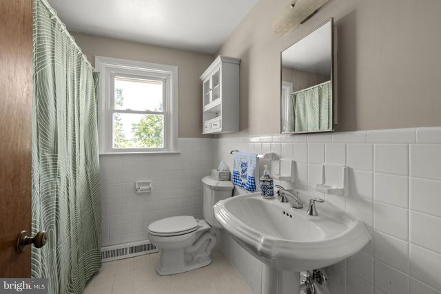 2136 HOBSON RD, Lancaster, PA 17602