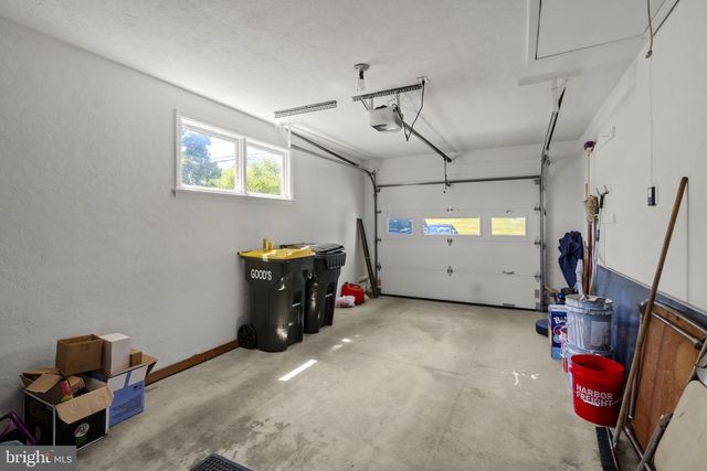 2136 HOBSON RD, Lancaster, PA 17602