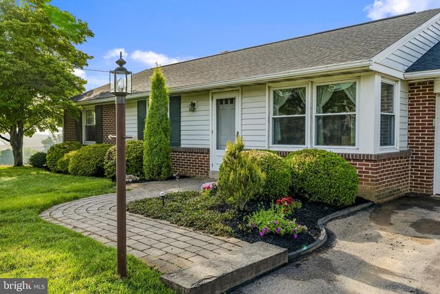 2136 HOBSON RD, Lancaster, PA 17602