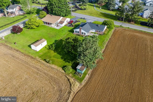 2136 HOBSON RD, Lancaster, PA 17602