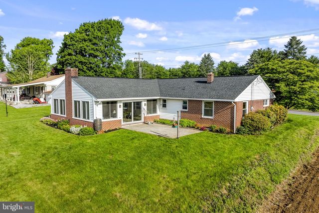2136 HOBSON RD, Lancaster, PA 17602