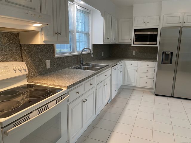 817 Newfield Avenue, Stamford, CT 06905