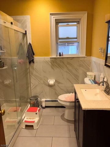 52 Lakeview Ave, Paterson City, NJ 07503