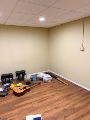 52 Lakeview Ave, Paterson City, NJ 07503