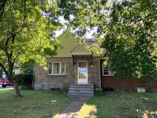 52 Lakeview Ave, Paterson City, NJ 07503