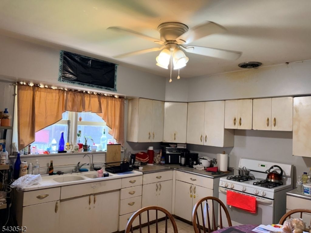 52 Lakeview Ave, Paterson City, NJ 07503 — photo 3