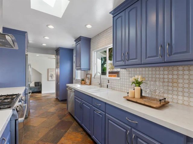 1220 Morse Street, Oceanside, CA 92054