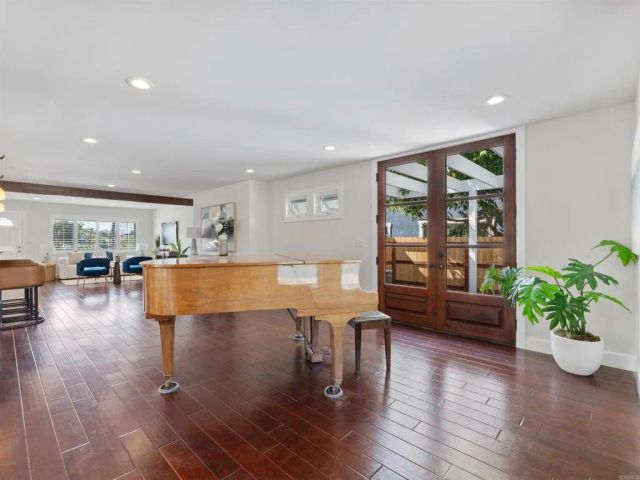 1220 Morse Street, Oceanside, CA 92054