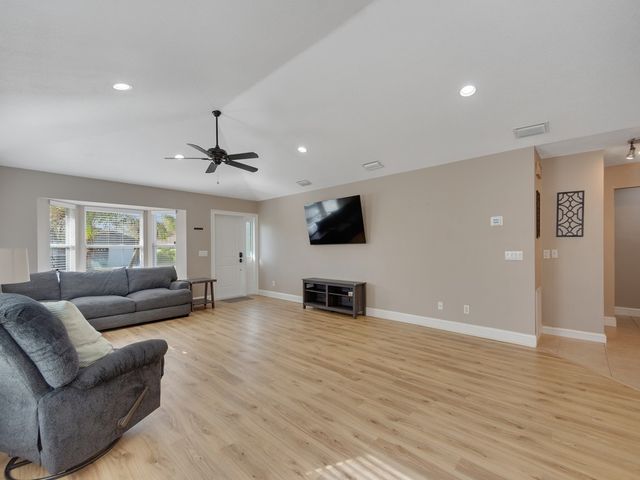 3446 1st Street, Vero Beach, FL 32968