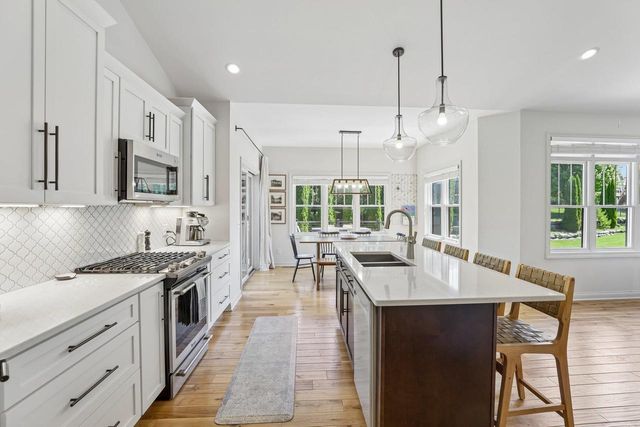 2113 Peaceful Valley Parkway, Waunakee, WI 53597
