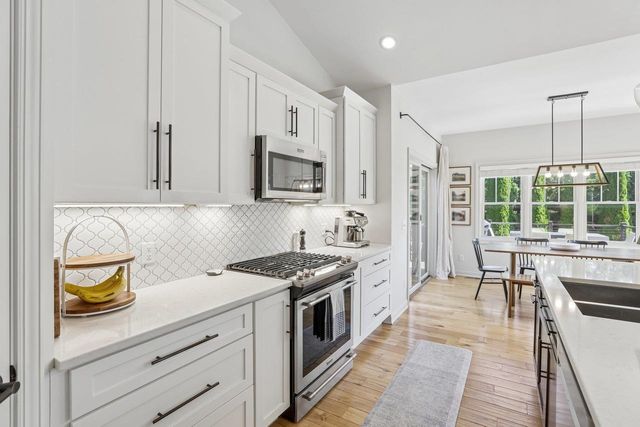 2113 Peaceful Valley Parkway, Waunakee, WI 53597