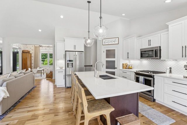 2113 Peaceful Valley Parkway, Waunakee, WI 53597