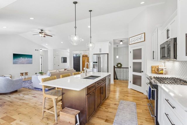 2113 Peaceful Valley Parkway, Waunakee, WI 53597
