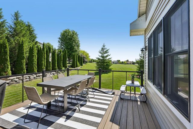 2113 Peaceful Valley Parkway, Waunakee, WI 53597