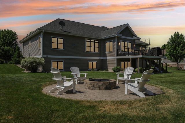 2113 Peaceful Valley Parkway, Waunakee, WI 53597