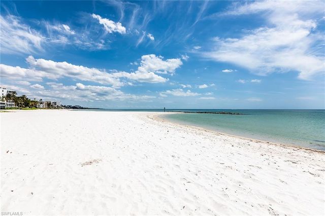 2203 Gulf Shore BLVD N E1, Naples, FL 34102