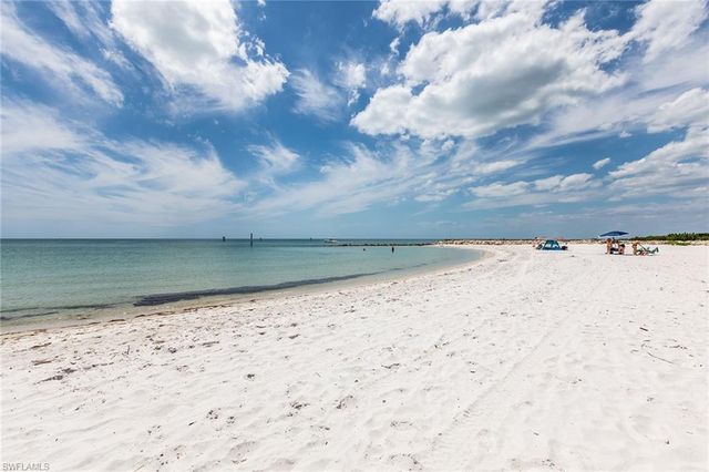 2203 Gulf Shore BLVD N E1, Naples, FL 34102