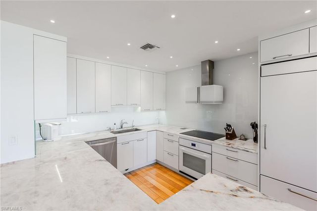 2203 Gulf Shore BLVD N E1, Naples, FL 34102