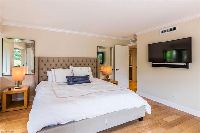 2203 Gulf Shore BLVD N E1, Naples, FL 34102