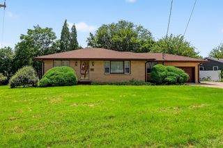 7204 Douglas Avenue, Urbandale, IA 50322