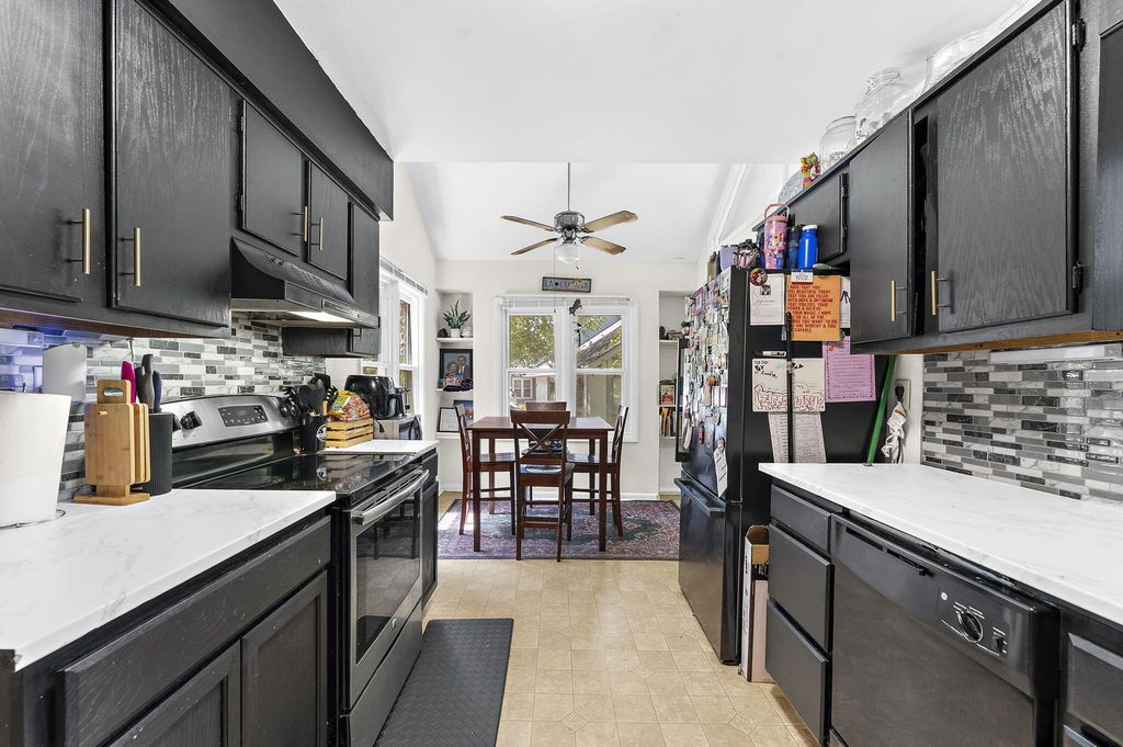 Image 10 of property listing at 105 Chattum Court, Summerville, SC 29485
