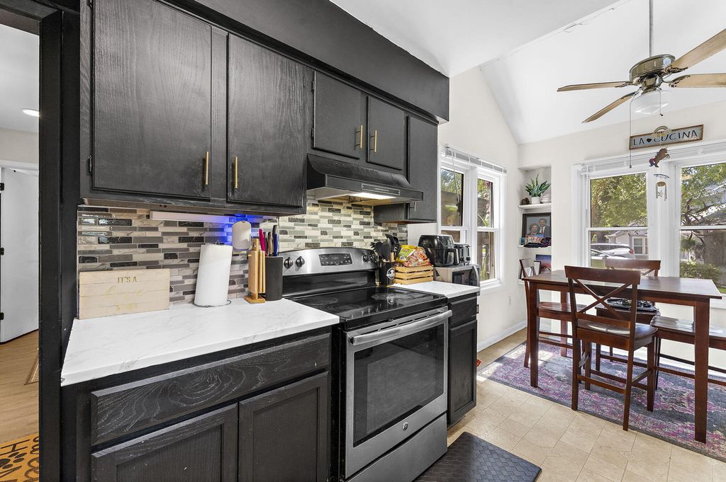 Image 13 of property listing at 105 Chattum Court, Summerville, SC 29485