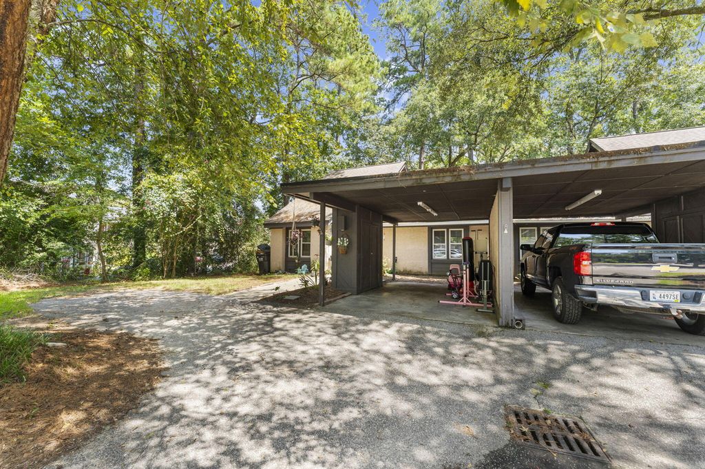 Image 31 of property listing at 105 Chattum Court, Summerville, SC 29485