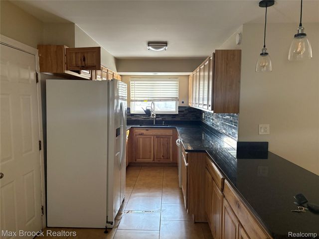 4829 WOLGAST Drive, Warren, MI 48092