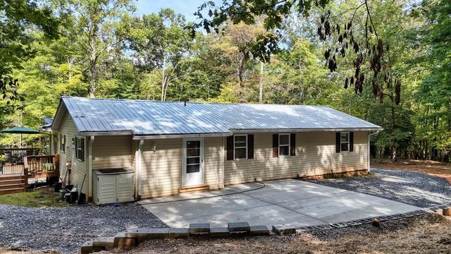 286 Walnut Lane, Blue Ridge, GA 30513