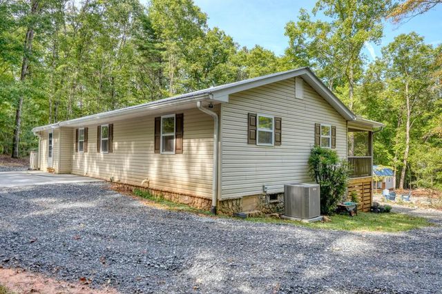 286 Walnut Lane, Blue Ridge, GA 30513