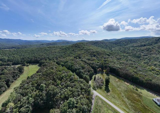 286 Walnut Lane, Blue Ridge, GA 30513