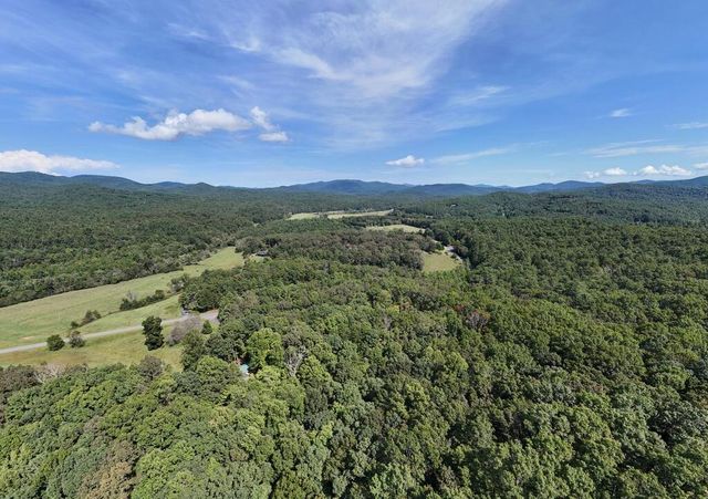 286 Walnut Lane, Blue Ridge, GA 30513