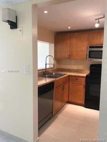 1911 Sabal Palm Drive 104, Davie, FL 33324