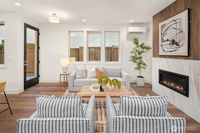 639 18th Avenue W, Kirkland, WA 98033