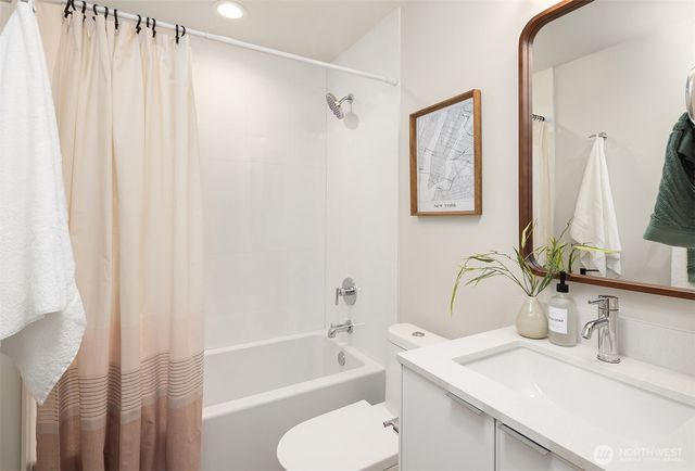 639 18th Avenue W, Kirkland, WA 98033