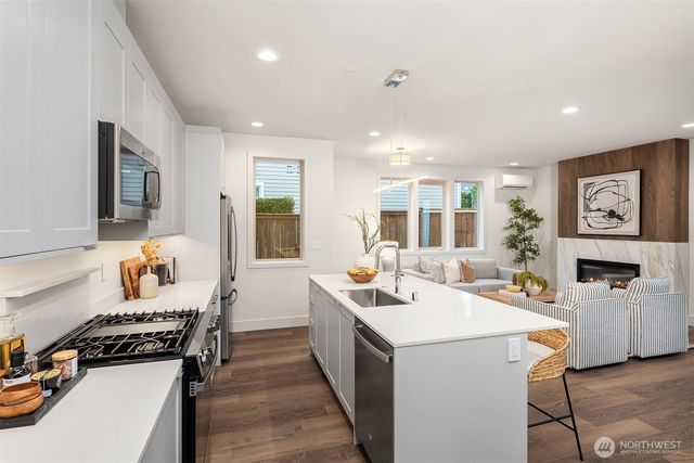 639 18th Avenue W, Kirkland, WA 98033