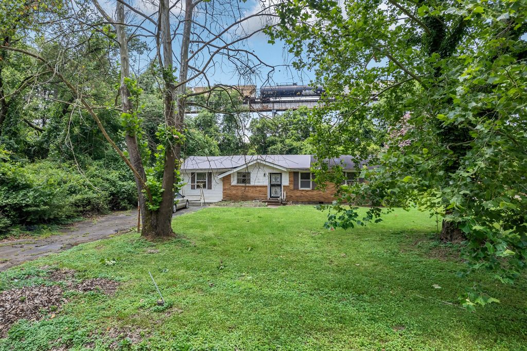 214 Riverside Dr, Nashville, TN 37206