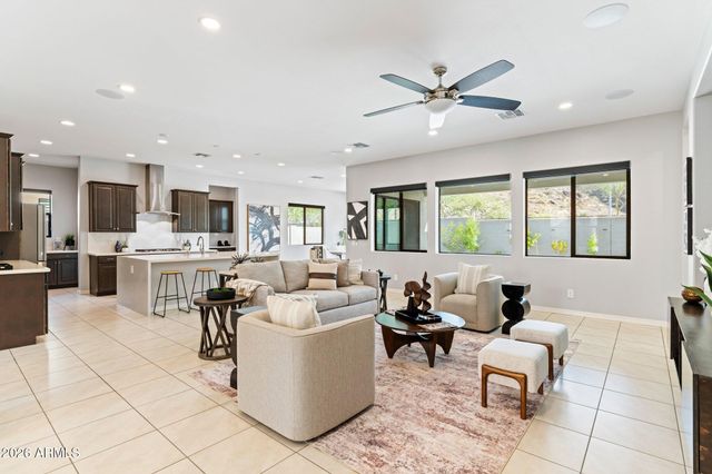 719 E Summerside Road, Phoenix, AZ 85042