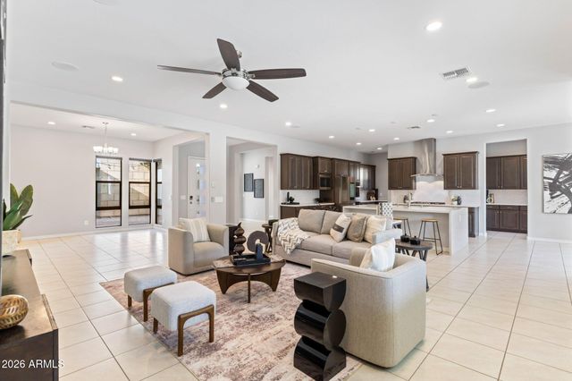 719 E Summerside Road, Phoenix, AZ 85042