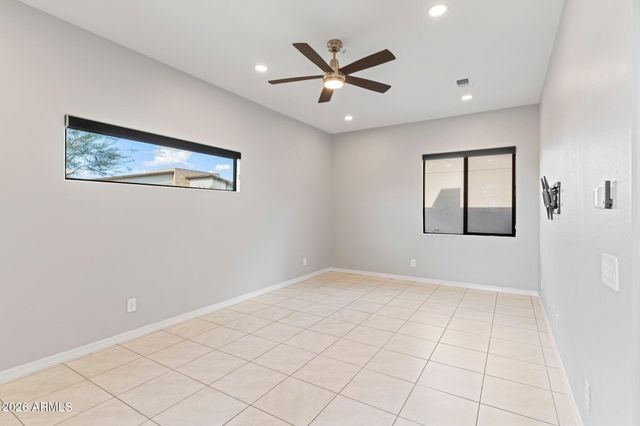719 E Summerside Road, Phoenix, AZ 85042