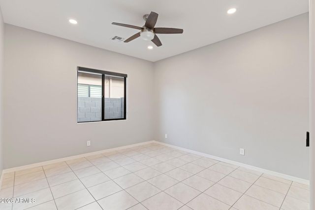 719 E Summerside Road, Phoenix, AZ 85042