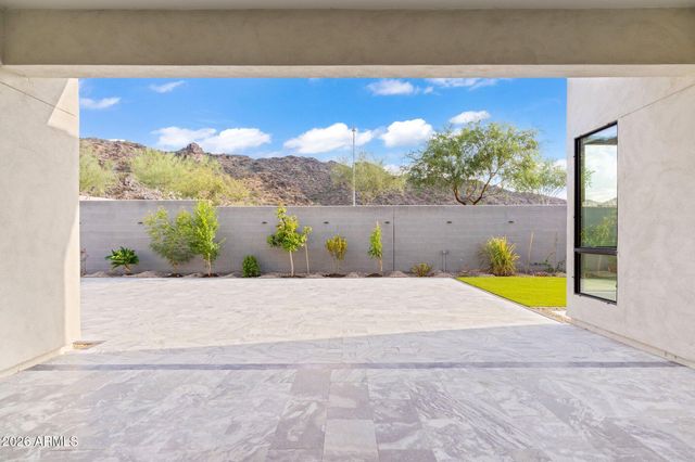 719 E Summerside Road, Phoenix, AZ 85042