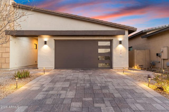 719 E Summerside Road, Phoenix, AZ 85042