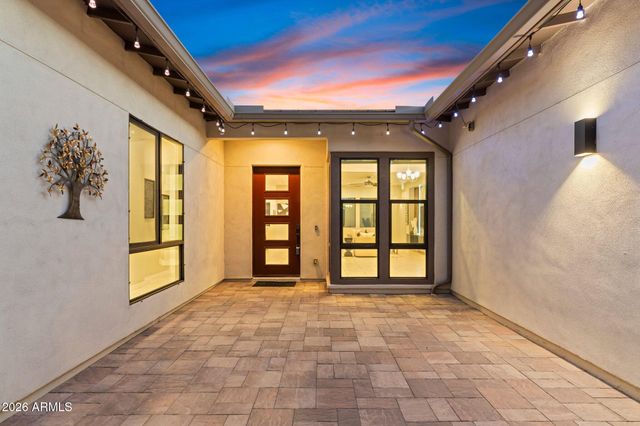719 E Summerside Road, Phoenix, AZ 85042